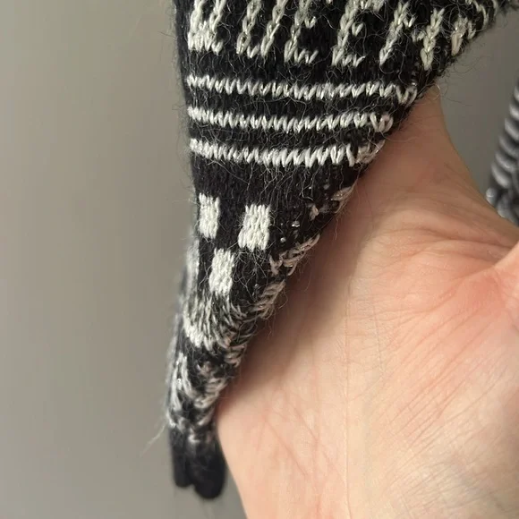 Vintage Newspaper Print Pullover Sweater Crew Neck Metallic Lurex Black White - Picture 7 of 8